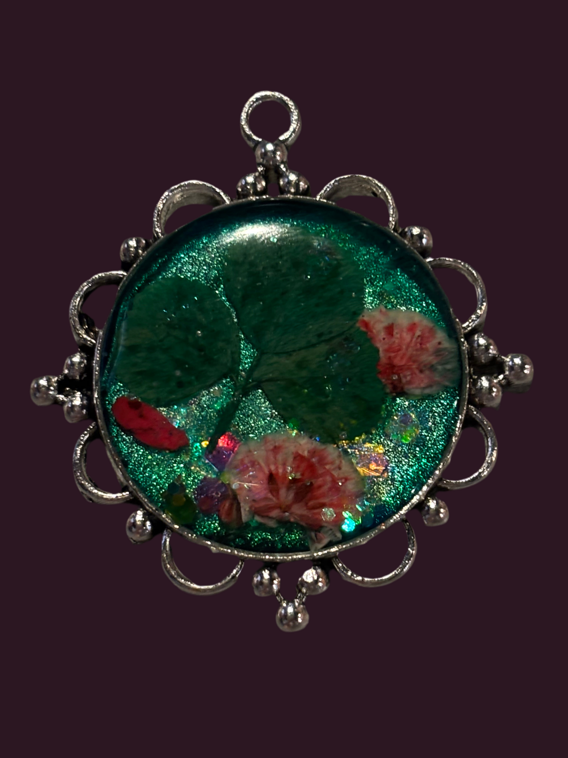 Resin clover pendant 