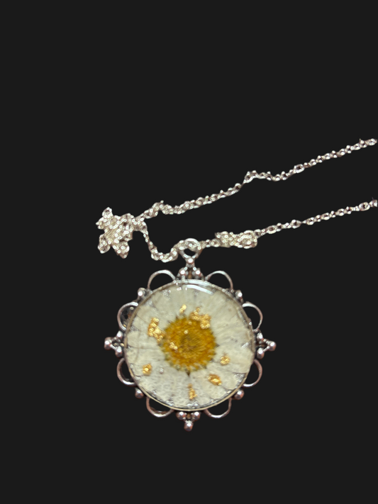 Fancy round pendant resin dried flowers
