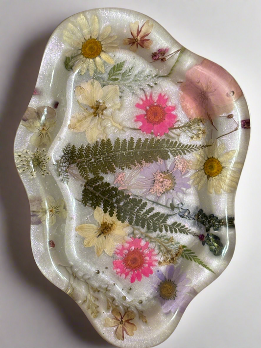 Dried flower cloud trinket tray