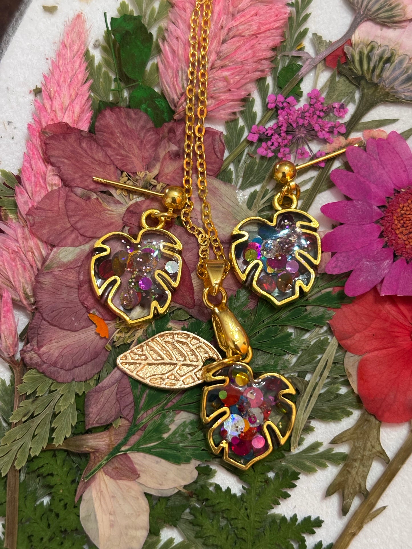 Leaf pendant set