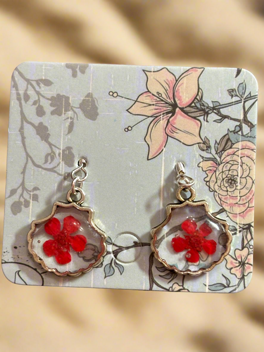 Mini shell shape earrings dried hydrangeas